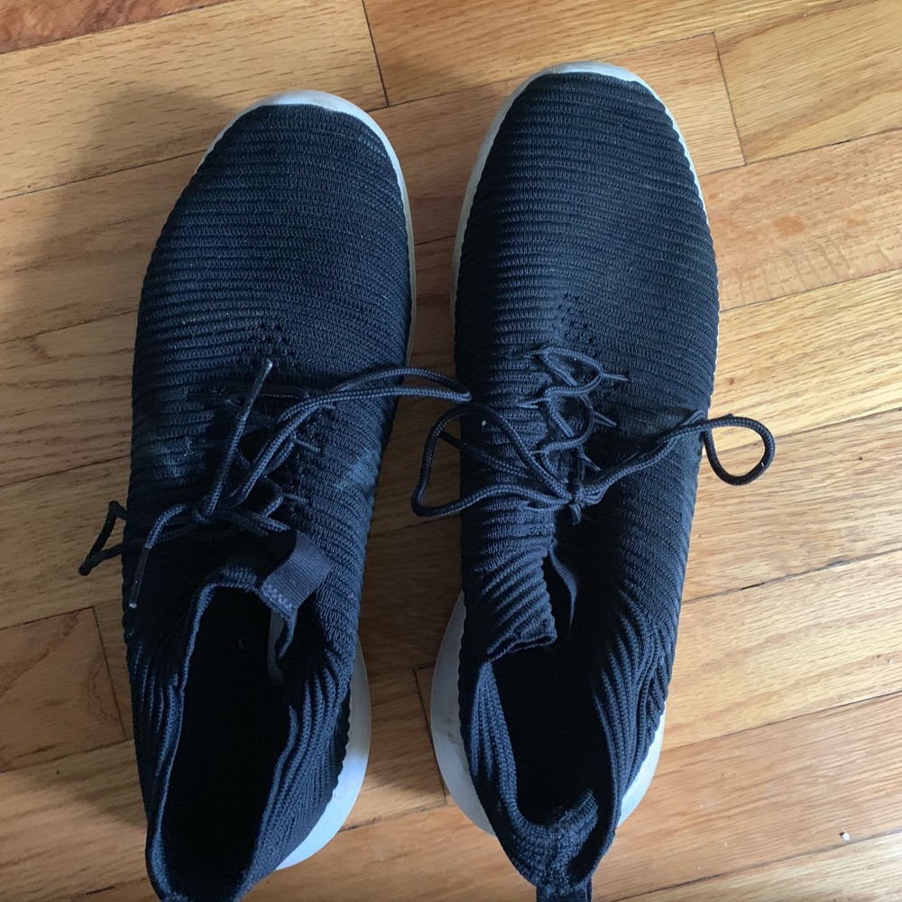 Men Nike sneaker lightly used